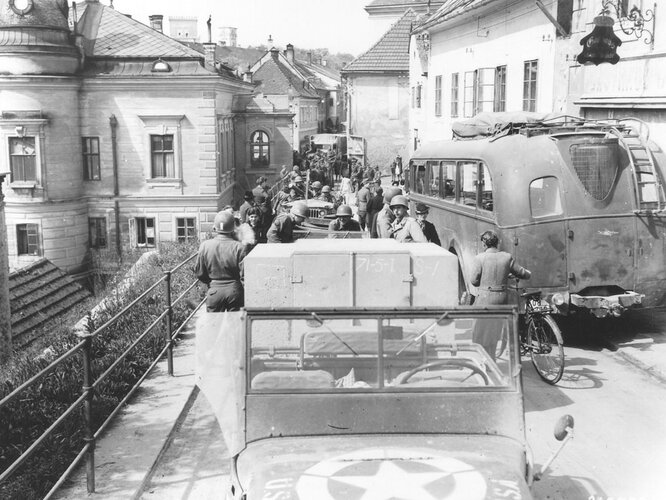 Einmarsch der US-Armee, 1945 | © National Archives (267 578)