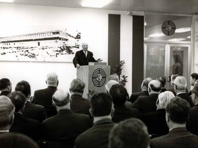 Eröffnung des Konstruktionsbüros | © OÖ. Landesarchiv, Allgemeine Fotosammlung