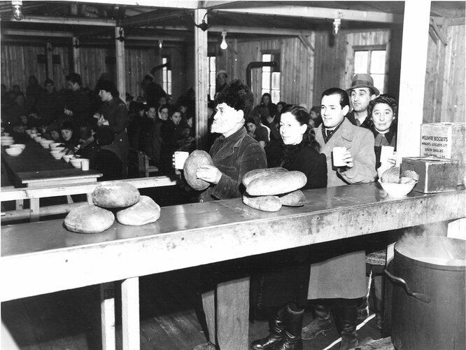 Hilfsmaßnahmen für DP`s | © National Archives (234 939)