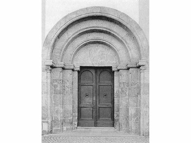 Romanisches Portal