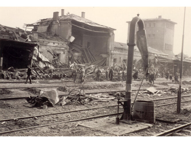 Zerstörter Bahnhof in Wels | © Stadtarchiv Wels