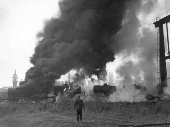 Nach einem Bombenangriff | © Geschichte Club Stahl