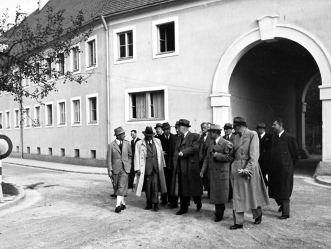 Besichtigung der Wohnbauten am Spallerhof | © Geschichte Cub Stahl