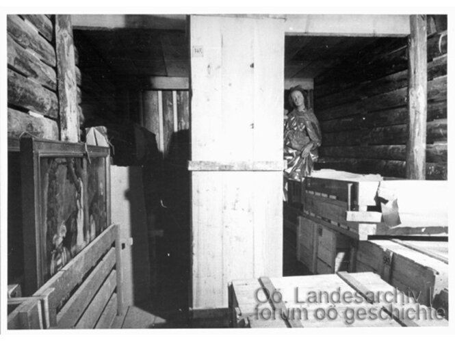 Stollen mit Kunstwerken | © OÖ. Landesarchiv