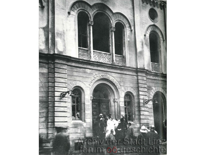 Ausgebrannte Synagoge nach der Pogromnacht