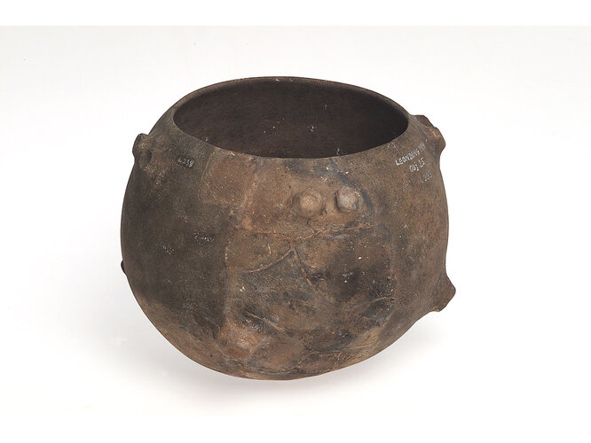 Bombenförmiges Gefäß, frühes Neolithikum