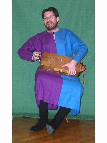 Drehleierspieler | © Dulamans Vröudenton