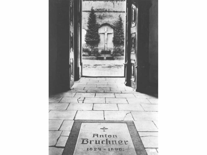 Grabplatte Anton Bruckners | © Österreichische Akademie der Wissenschaften,