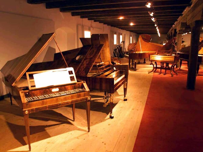 Klavierausstellung | © Musikinstrumentenmuseum Schloss Kremsegg 