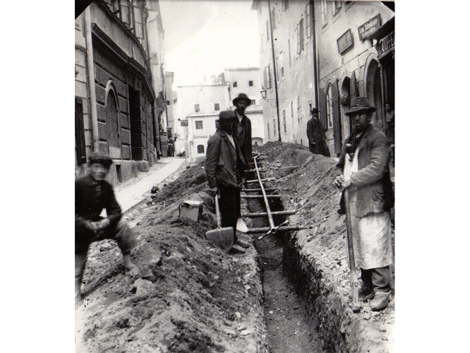 Verlegung der Rohrleitung | © Mühlviertler Schlossmuseum