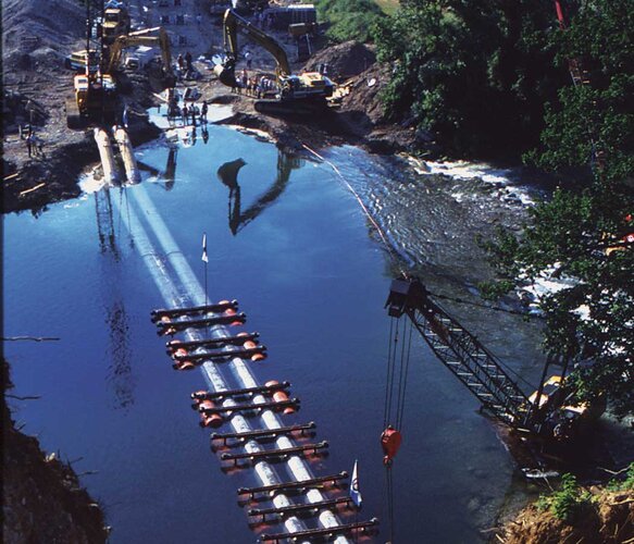 Einschwimmen eines Dükers | © OÖ. Ferngas AG 