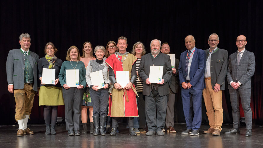 Gruppenfoto Zertifikatsverleihung Ausbildungslehrgang "Heimatforschung" 2022/23 | © Anna Klinger