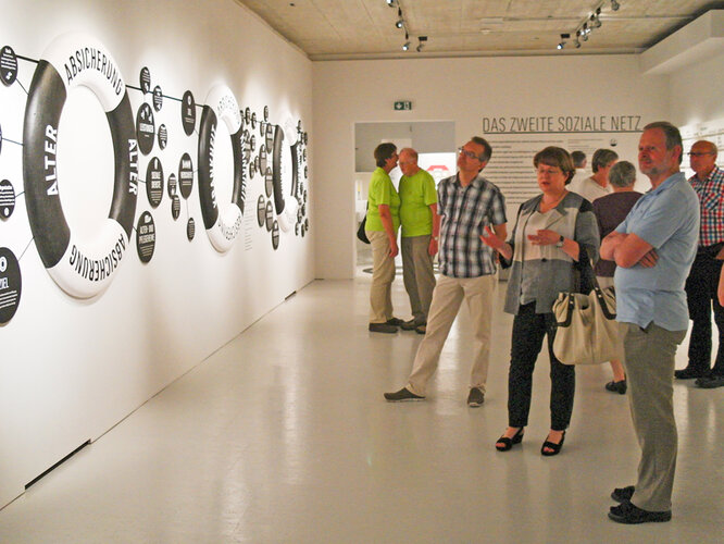 Kuratorenführung durch die Landessonderausstellung | © ARGE Regional- und Heimatforschung Oö.