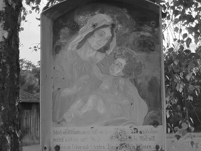 Sakrales Kleindenkmal - Stangenbild im Hartkirchner Moos | © Verbund OÖ Museen